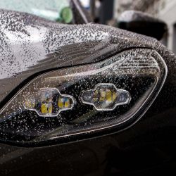 Aston Martin Scheinwerfer